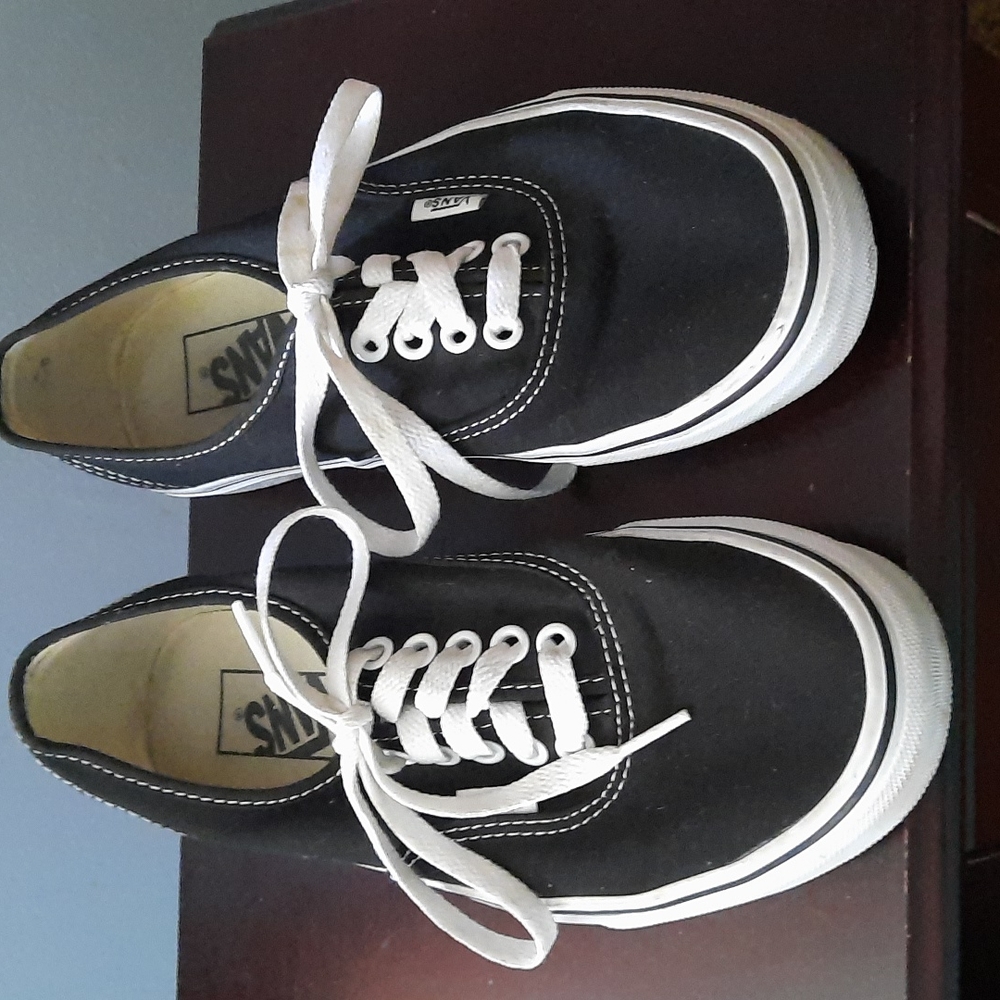 Vans Off The Wall Black Canvas Low Top Sneaker W Size 8 M Size 6.5